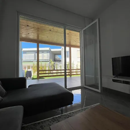 Loving 2- Bedrooms Vacation Home With Free Parking Dıraç